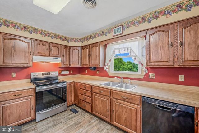 12822 WINCHESTER GRADE RD, Berkeley Springs, WV 25411