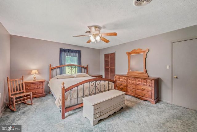 12822 WINCHESTER GRADE RD, Berkeley Springs, WV 25411