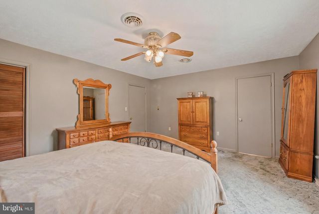 12822 WINCHESTER GRADE RD, Berkeley Springs, WV 25411
