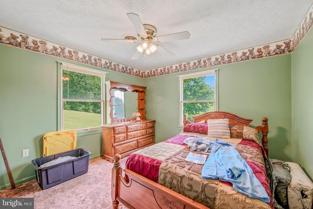 12822 WINCHESTER GRADE RD, Berkeley Springs, WV 25411