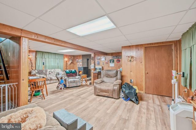 12822 WINCHESTER GRADE RD, Berkeley Springs, WV 25411