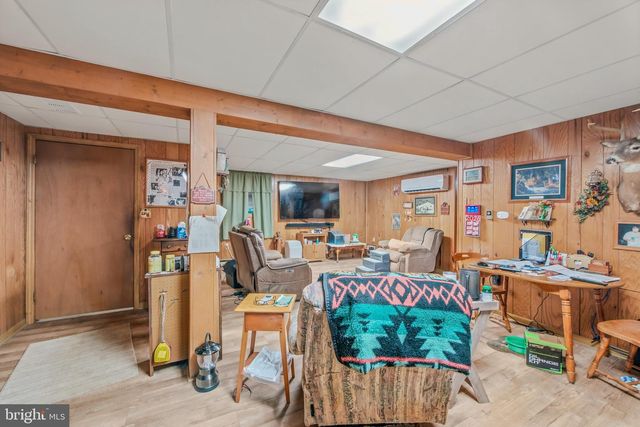 12822 WINCHESTER GRADE RD, Berkeley Springs, WV 25411