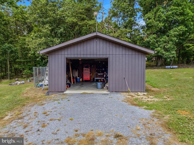 12822 WINCHESTER GRADE RD, Berkeley Springs, WV 25411