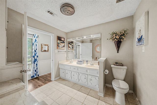 1810 Lakeside Drive, Arlington, TX 76013