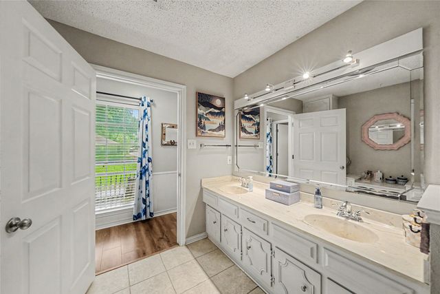 1810 Lakeside Drive, Arlington, TX 76013