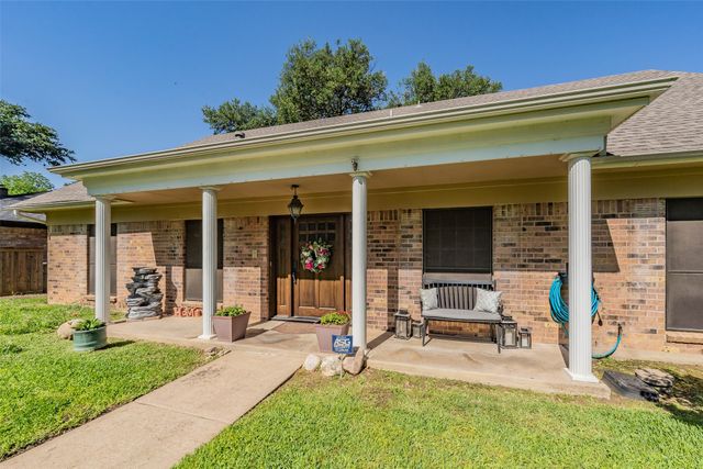 1810 Lakeside Drive, Arlington, TX 76013