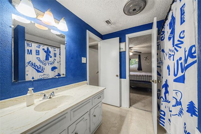 1810 Lakeside Drive, Arlington, TX 76013
