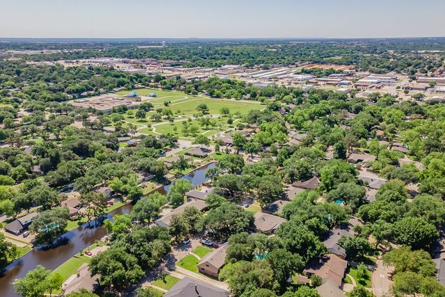 1810 Lakeside Drive, Arlington, TX 76013