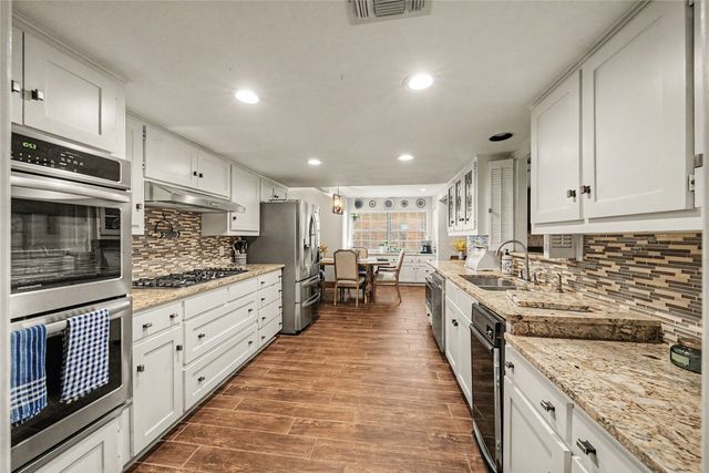 1810 Lakeside Drive, Arlington, TX 76013