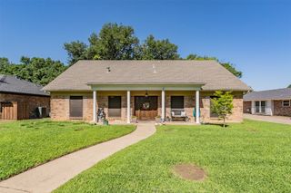 1810 Lakeside Drive, Arlington, TX 76013