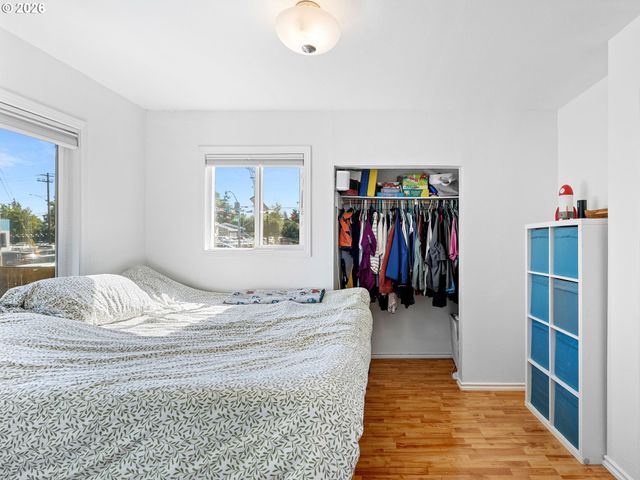 8130 Se YAMHILL St, Portland, OR 97215