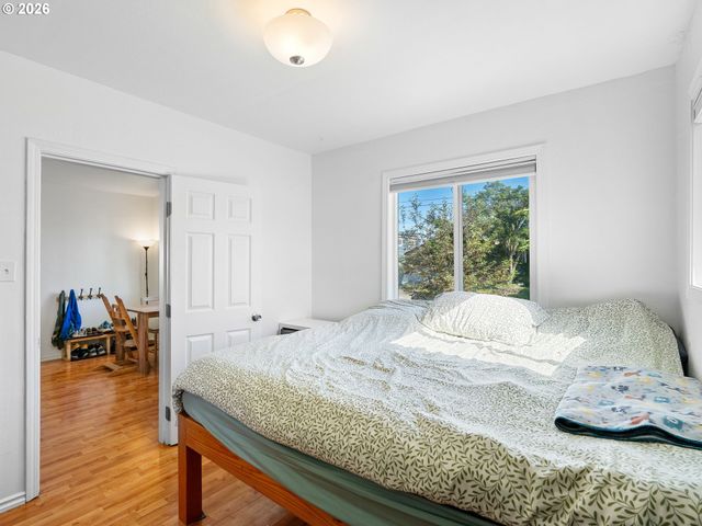 8130 Se YAMHILL St, Portland, OR 97215