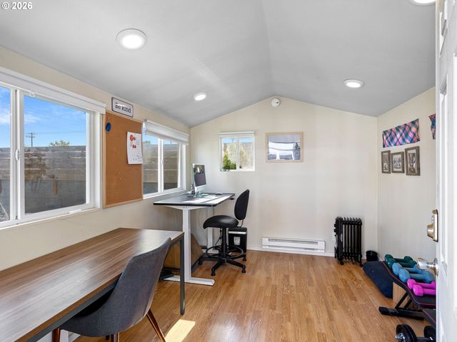 8130 Se YAMHILL St, Portland, OR 97215