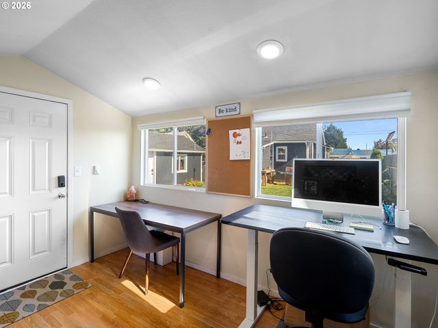 8130 Se YAMHILL St, Portland, OR 97215