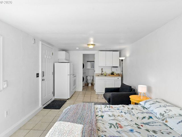 8130 Se YAMHILL St, Portland, OR 97215