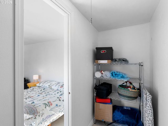 8130 Se YAMHILL St, Portland, OR 97215