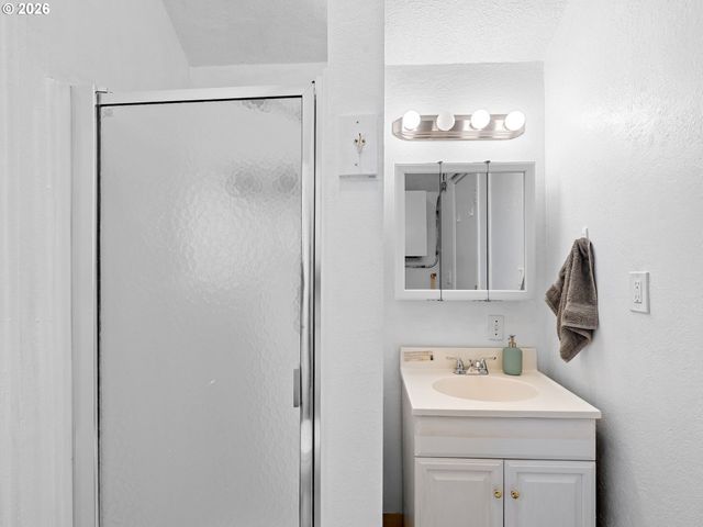 8130 Se YAMHILL St, Portland, OR 97215