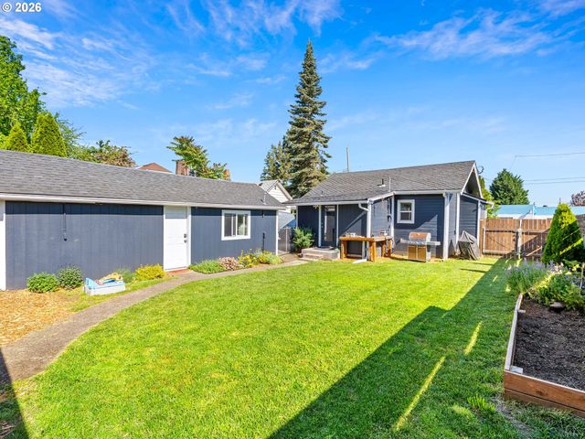 8130 Se YAMHILL St, Portland, OR 97215