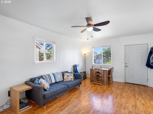 8130 Se YAMHILL St, Portland, OR 97215