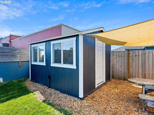 8130 Se YAMHILL St, Portland, OR 97215