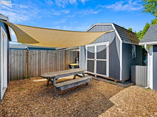 8130 Se YAMHILL St, Portland, OR 97215