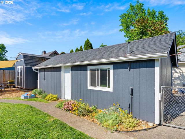 8130 Se YAMHILL St, Portland, OR 97215