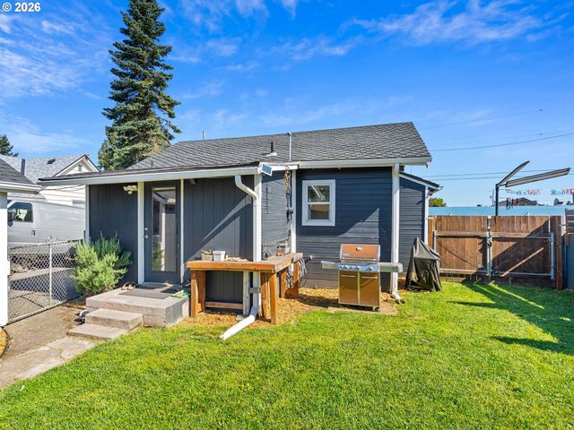 8130 Se YAMHILL St, Portland, OR 97215