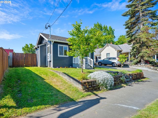 8130 Se YAMHILL St, Portland, OR 97215