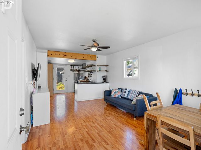 8130 Se YAMHILL St, Portland, OR 97215