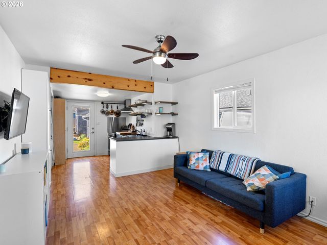 8130 Se YAMHILL St, Portland, OR 97215