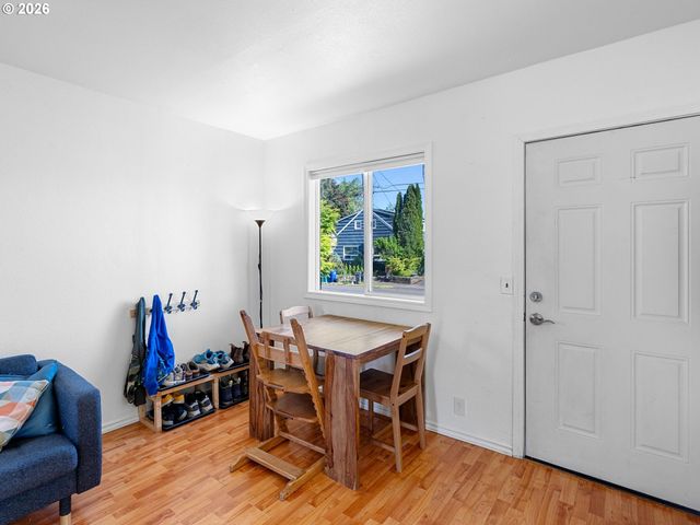 8130 Se YAMHILL St, Portland, OR 97215