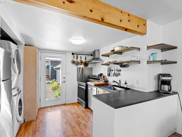 8130 Se YAMHILL St, Portland, OR 97215