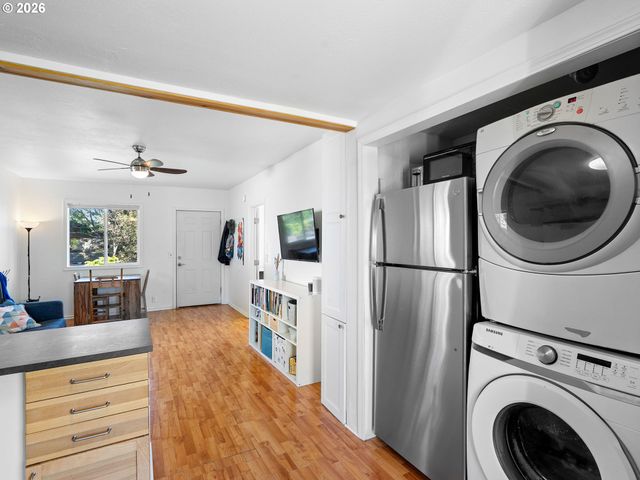 8130 Se YAMHILL St, Portland, OR 97215