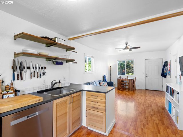 8130 Se YAMHILL St, Portland, OR 97215