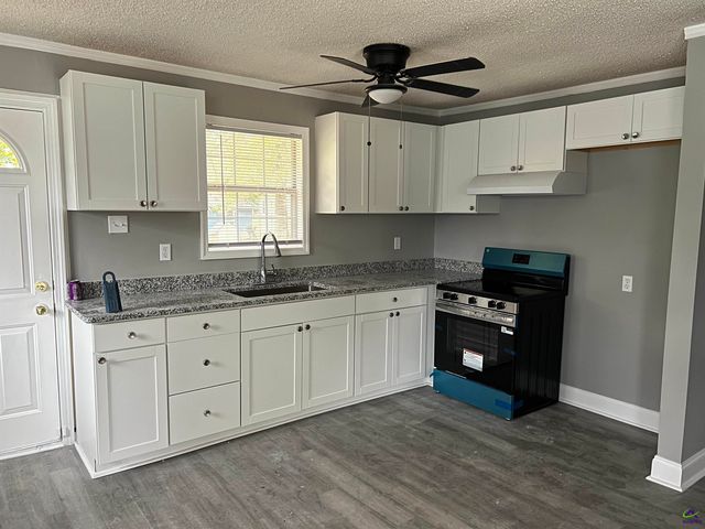 232 North Street, Gray, GA 31032