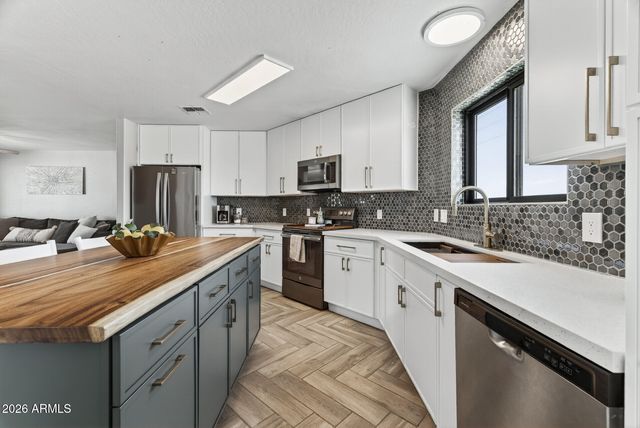 33250 N BRINLEE Lane, San Tan Valley, AZ 85143
