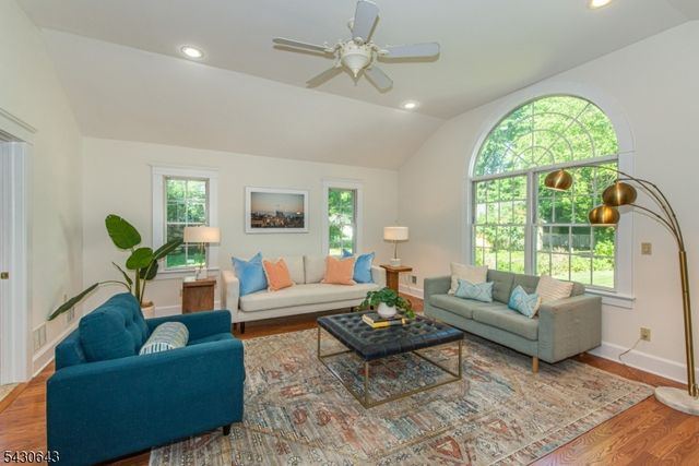 39 Essex Ave, Montclair Twp., NJ 07042