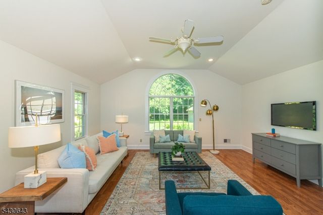 39 Essex Ave, Montclair Twp., NJ 07042