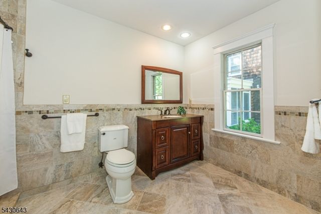 39 Essex Ave, Montclair Twp., NJ 07042