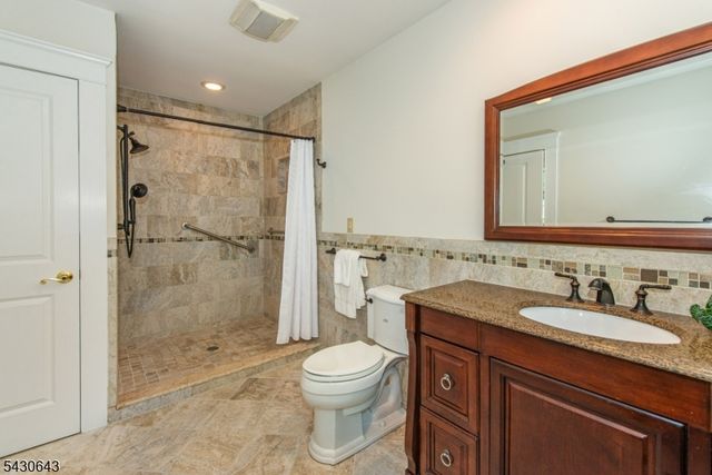 39 Essex Ave, Montclair Twp., NJ 07042