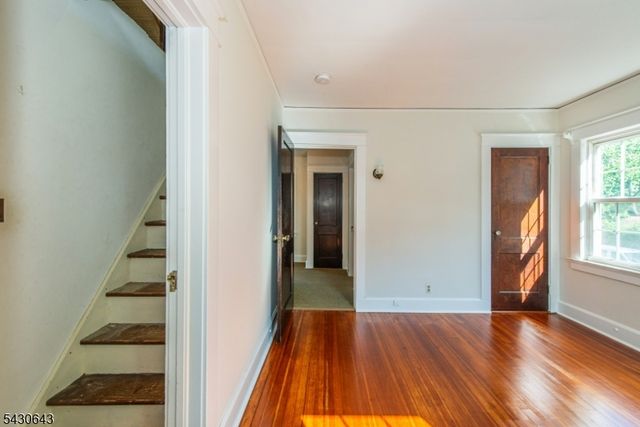 39 Essex Ave, Montclair Twp., NJ 07042