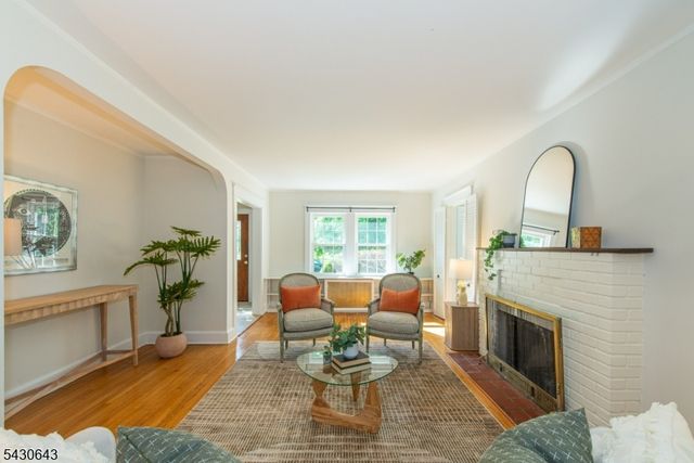 39 Essex Ave, Montclair Twp., NJ 07042