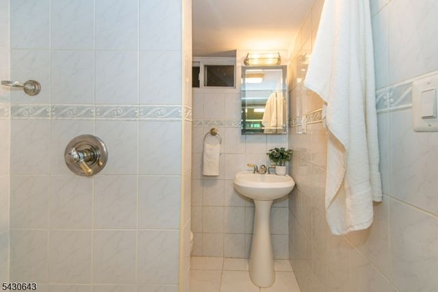 39 Essex Ave, Montclair Twp., NJ 07042
