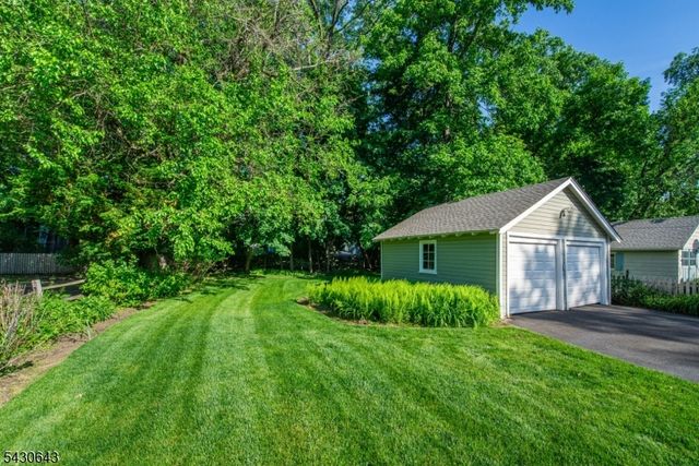 39 Essex Ave, Montclair Twp., NJ 07042