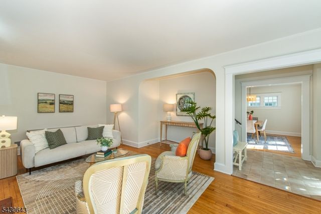 39 Essex Ave, Montclair Twp., NJ 07042