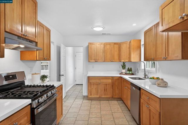 2366 Gaynor Ave, Richmond, CA 94804