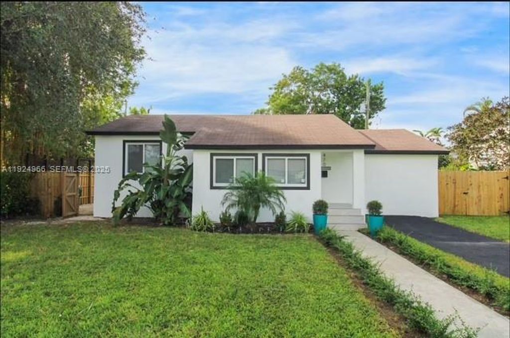 470 NE 110th St, Miami, FL 33161