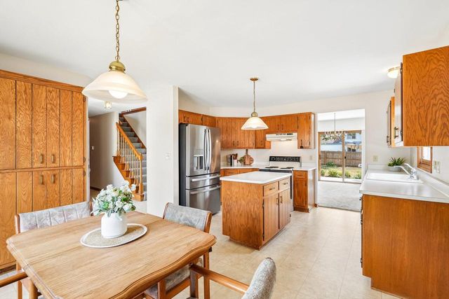 1909 Cliff-Alex COURT N, Waukesha, WI 53189