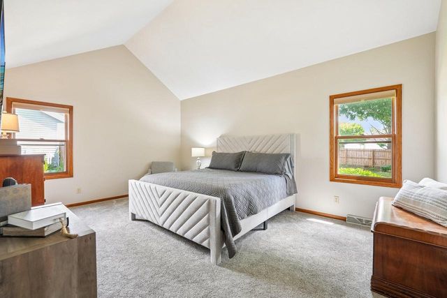 1909 Cliff-Alex COURT N, Waukesha, WI 53189
