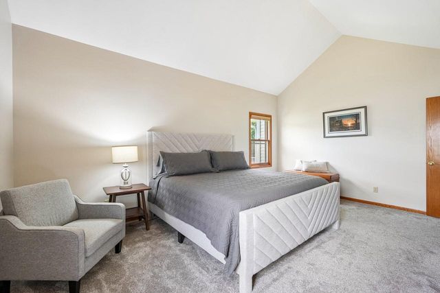 1909 Cliff-Alex COURT N, Waukesha, WI 53189